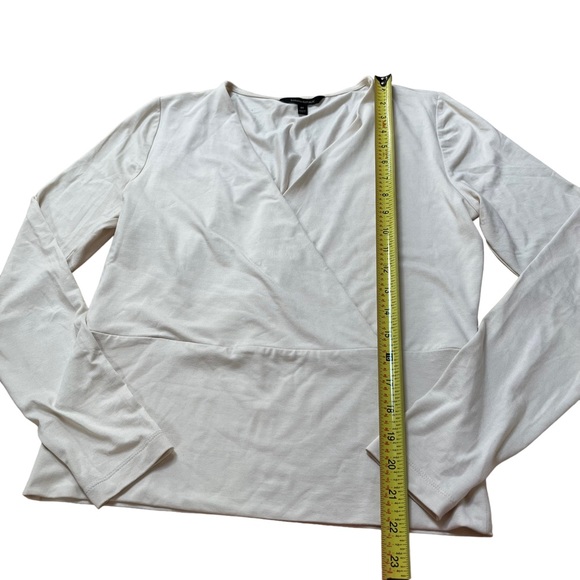Banana Republic Long Sleeve V neck Top Size Medium - Picture 7 of 7